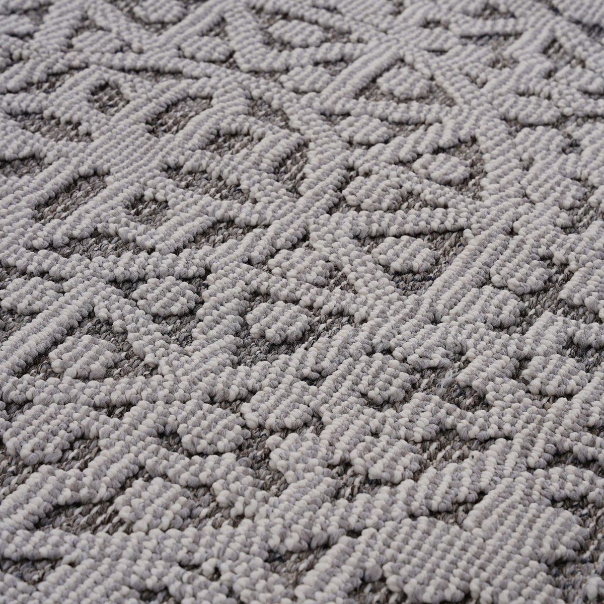 Guros Medallion Indoor / Outdoor Area Rug with Stain Resistance - Dark Gray or White